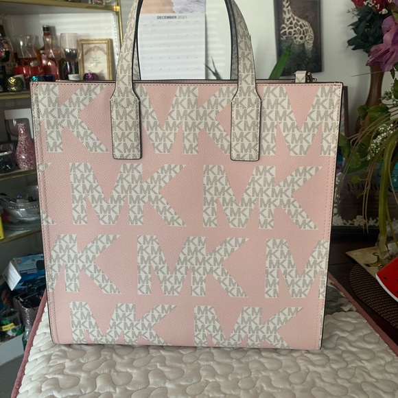 Michael Kors XL kenly tote - Picture 12 of 12